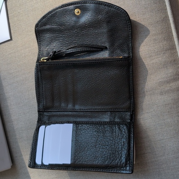 Chloe Black Leather And Gold Bow Wallet - Picture 7 of 12